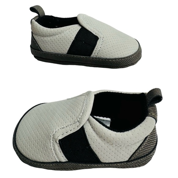 Just One‎ You By Carters newborn shoes boy (0-3m) Pre Owned - Picture 1 of 11